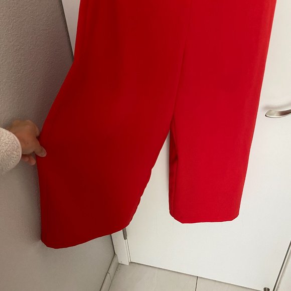 Topshop red flowing jumpsuit with halter neck and cut out back - Picture 3 of 8